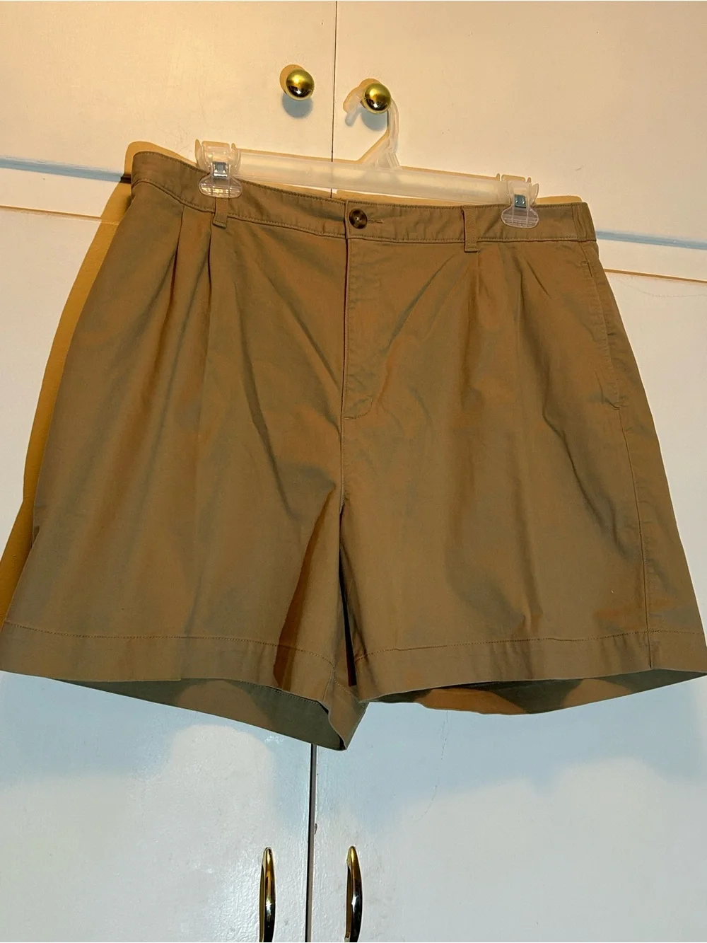 Old Navy Women’s Khaki Flat-Front Shorts